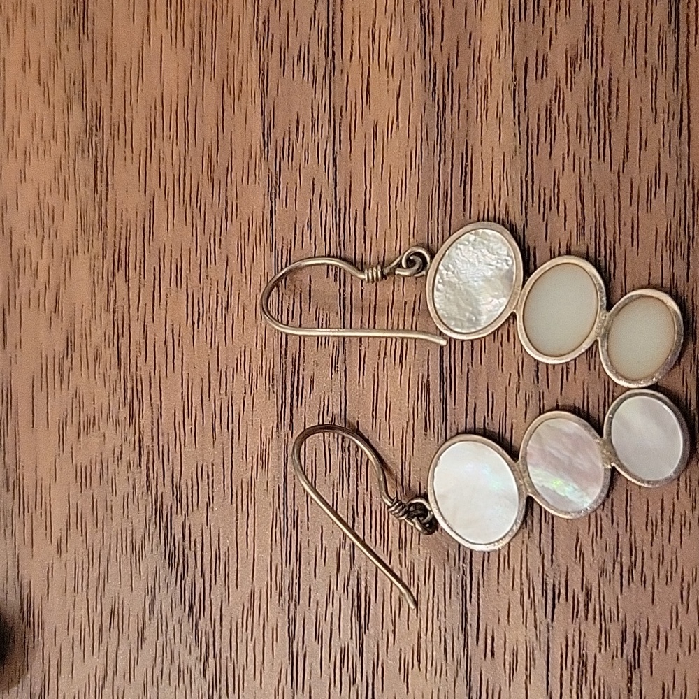 Mother of pearl earrings - Picture 2 of 2